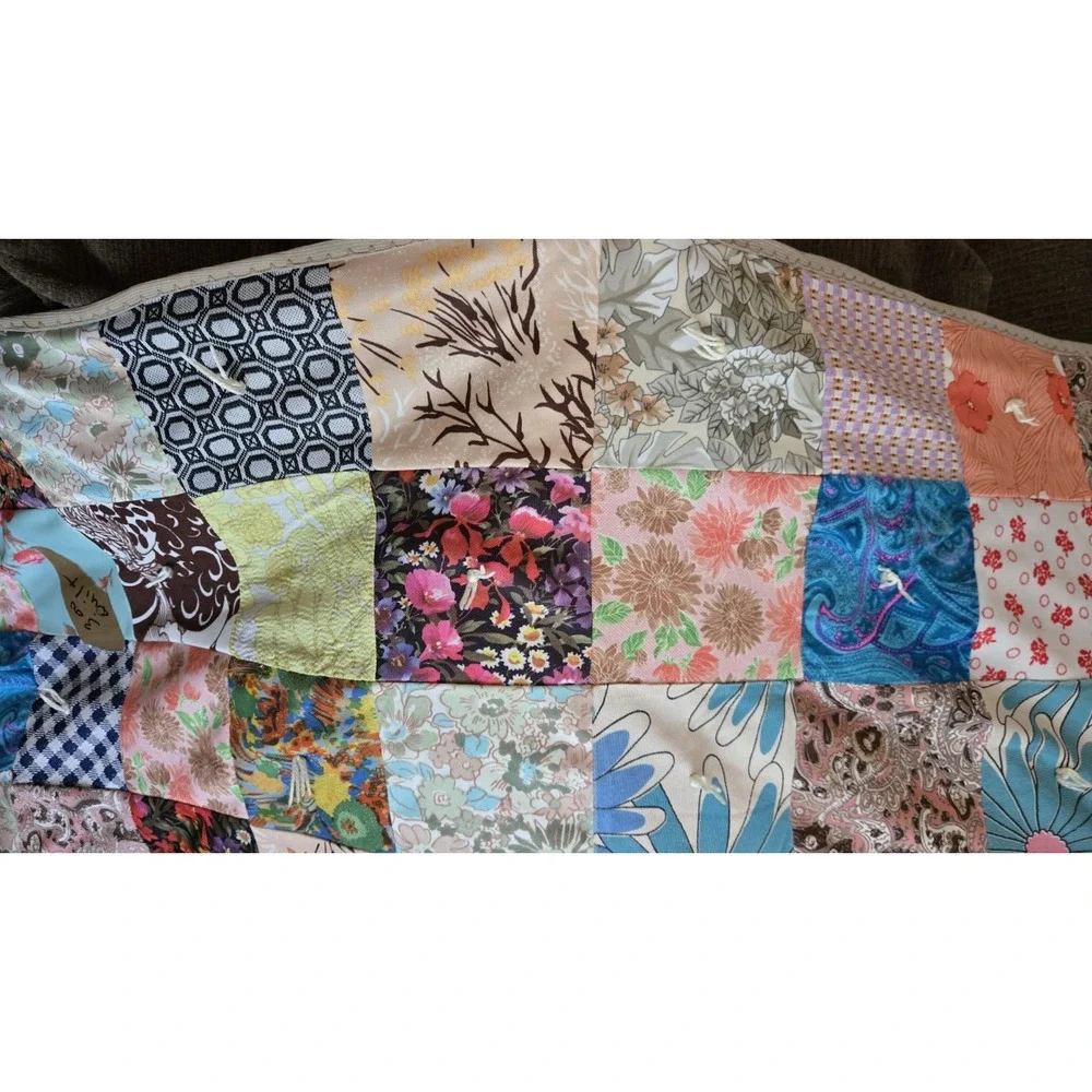 Vintage 50s Handmade and Hand Stitched Feed Sack Floral FLOWERS Quilt THROW TWIN